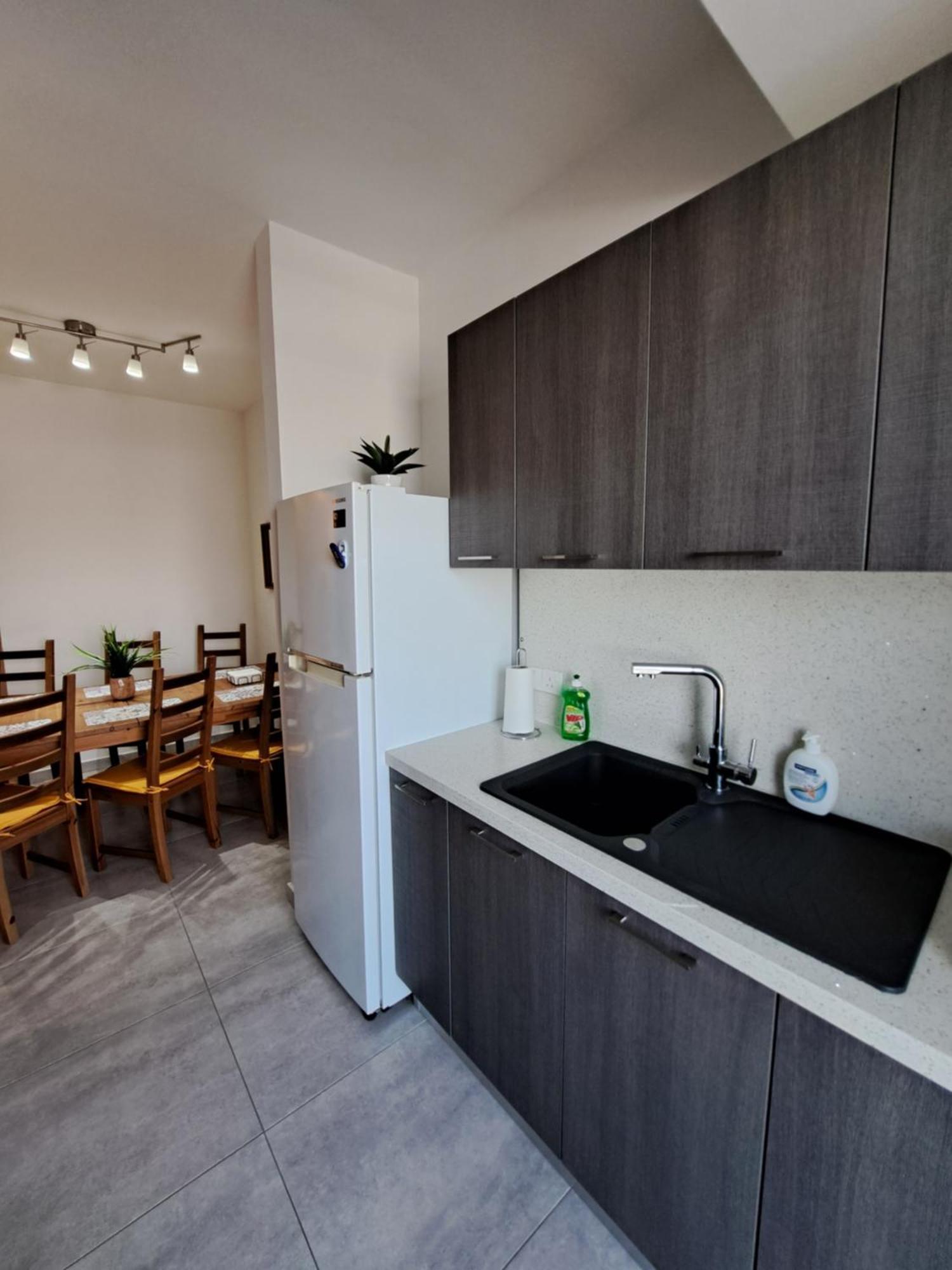 Albert'S Apartment St Lazarus 402 B - First Floor Ларнака Екстериор снимка