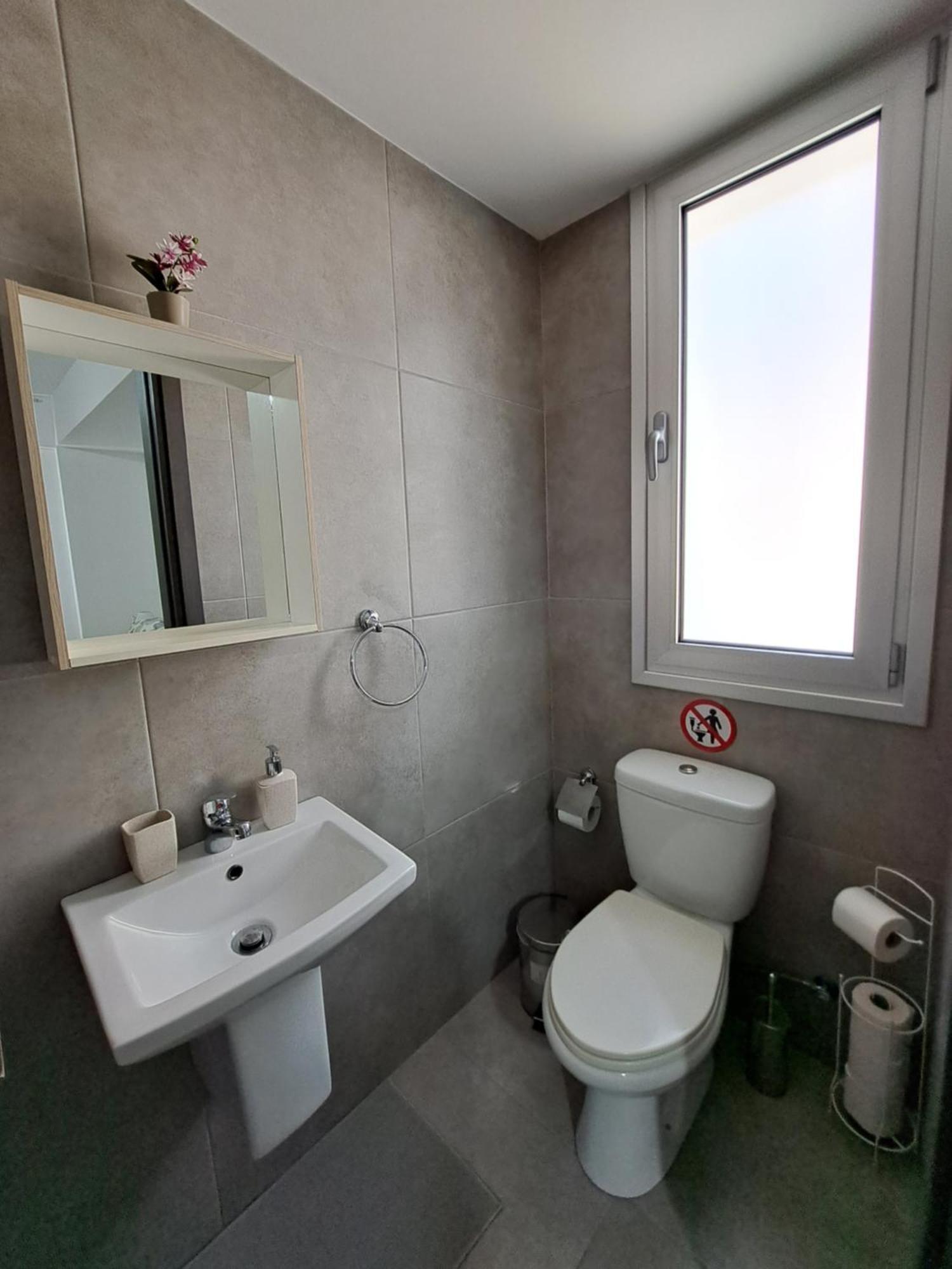 Albert'S Apartment St Lazarus 402 B - First Floor Ларнака Екстериор снимка